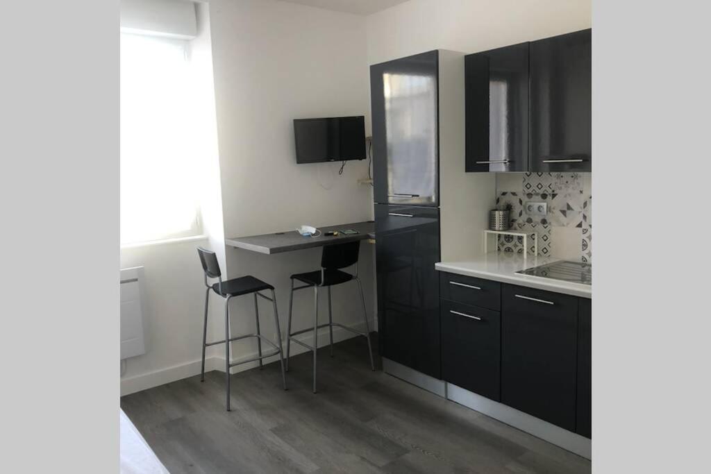 Yannadal/Studio Cosy Avec Vraie Cuisine A Recouvrance/ Proche Tram/Bus Et Proximite Avec L'Arsenal Apartment Brest Ngoại thất bức ảnh